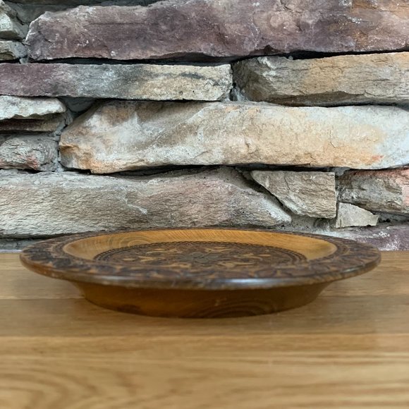 VTG Wood Pyrography Plate Inlaid Brass Floral Green 7" Boho Decorative - Picture 2 of 4